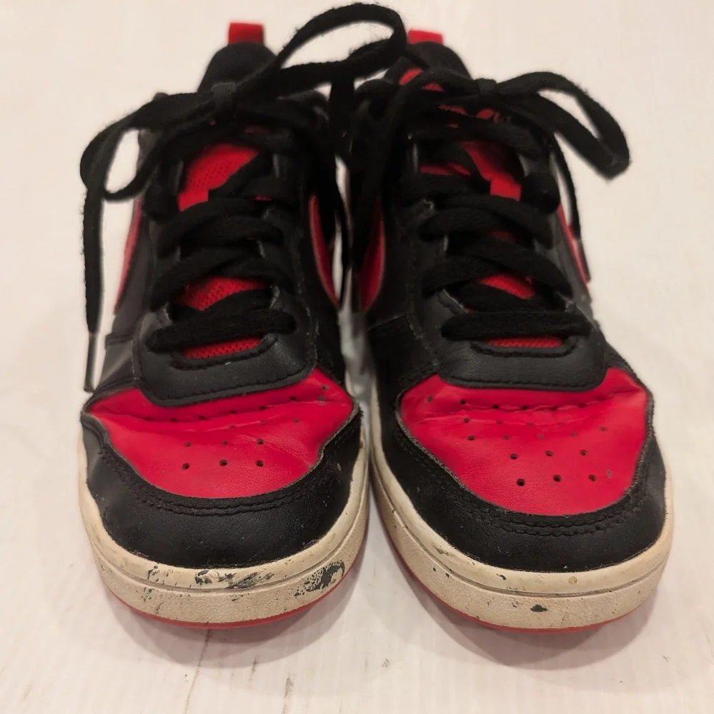 NIKE Court Borough Low 2 Black and Red Shoes Sneakers size 4.5 youth